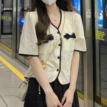 Aó sơ mi vải xốp hoa nổi,2 màu trắng- đen mã 121