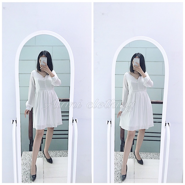 Đầm nút bọc xẻ lưng