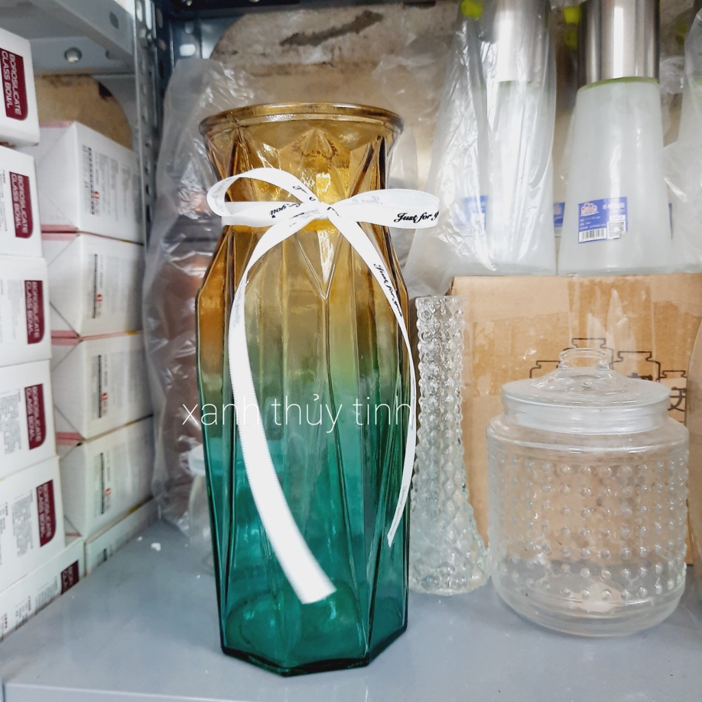 Lọ hoa thủy tinh đa giác trụ cao 25cm với 2 màu kết hợp kiểu mới