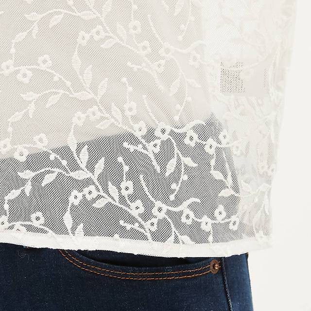 Áo ren thêu hoa xinh xắn của GU - Nhật Bản