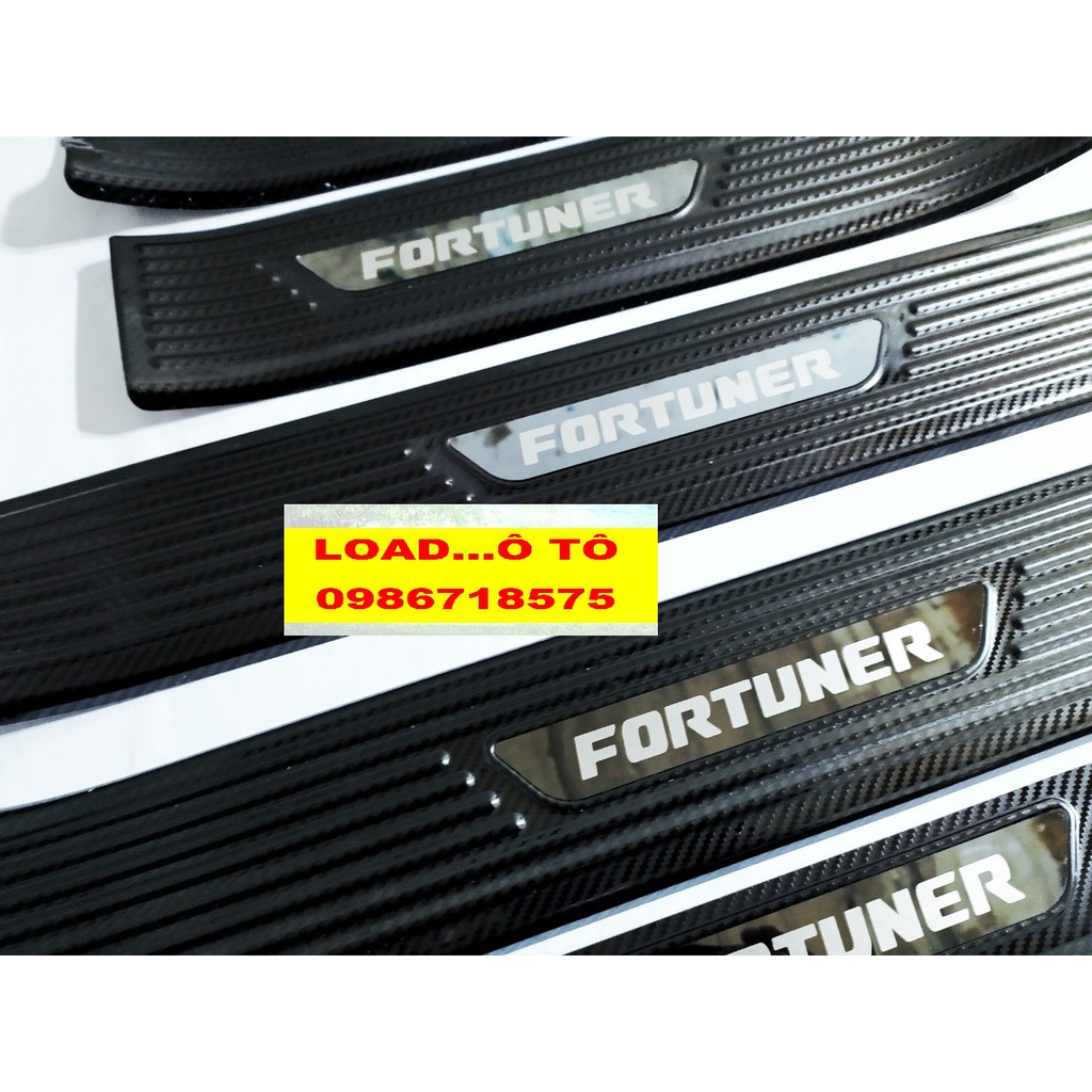 Ốp Bậc Cửa, Nẹp Bước Chân Fortuner 2023-2017 Trong, Ngoài Vân Carbon Cao Cấp Nhất