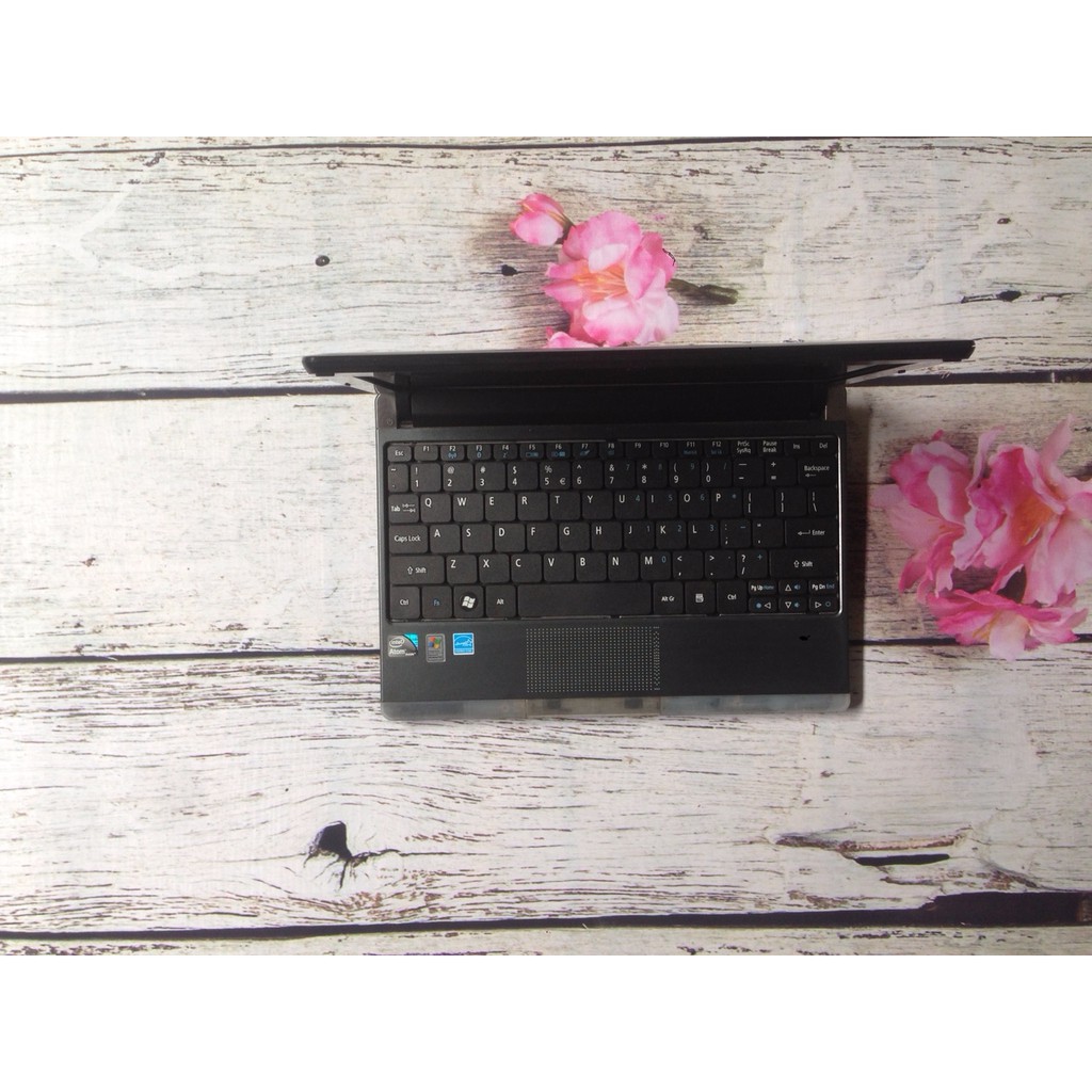 Laptop mini cũ máy 10.1 ich còn nguyên bản dùng ngon nhỏ nhẹ 1,2kg