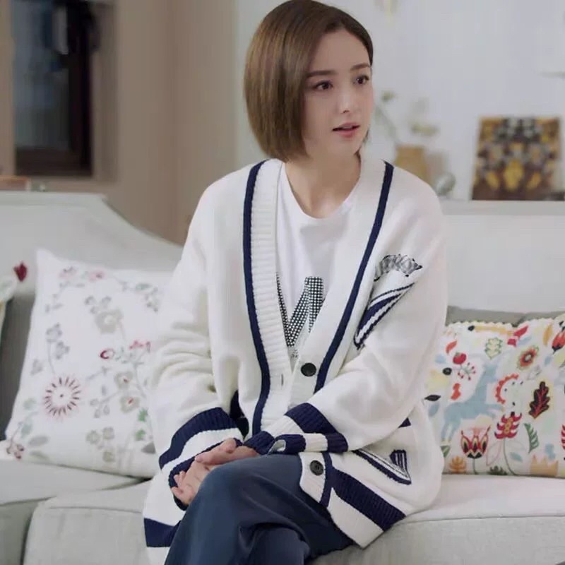 Áo len viền đen