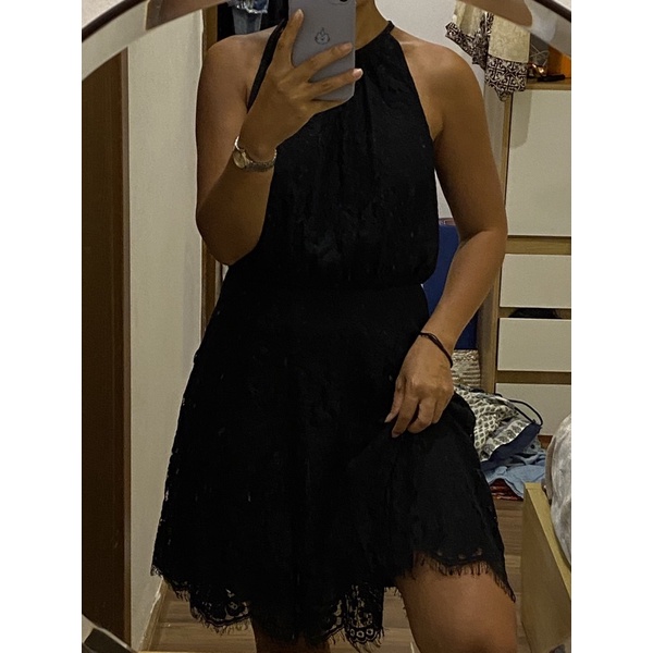 Đầm ren cổ yếm Juicy