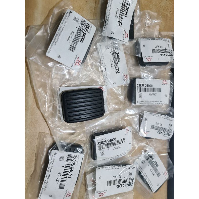 Cao su đệm chân phanh, chân côn xịn chính hãng grand i10, Morning, getz, Caren 3282524000 | BigBuy360 - bigbuy360.vn