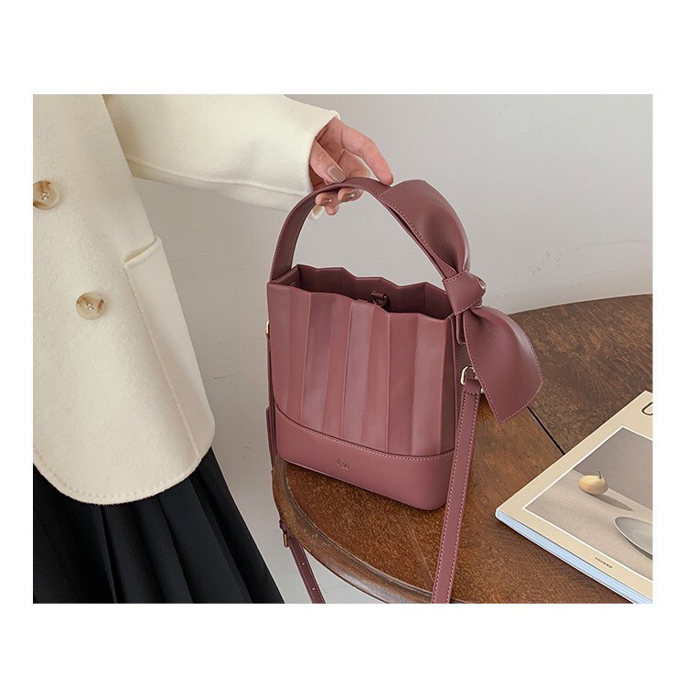 Túi xách đẹp 🌸NEW ARRIVAL🌸 Túi xách đẹp Micocah kiểu dáng điệu đà tiểu thư MSP: 498 | BigBuy360 - bigbuy360.vn