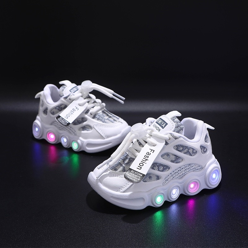 Giày thể thao dây rút siêu hót có đèn led cho bé mã GD38