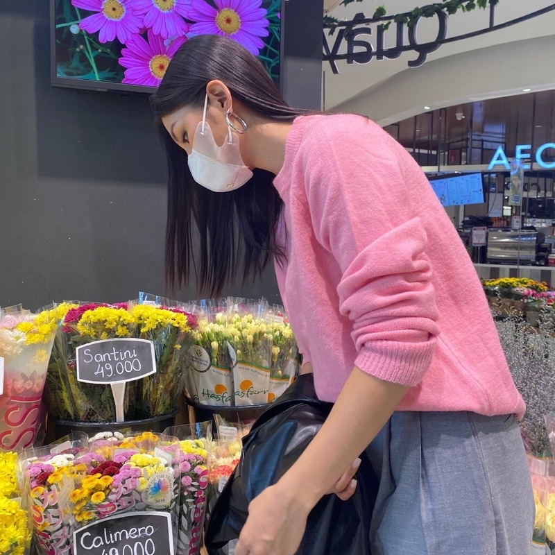 Thanh lí áo len màu hồng của Mia Ritta