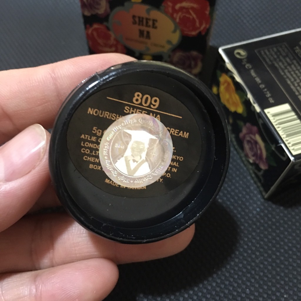 Kem dưỡng trắng da bông hồng đen Shee Na Whitening Cream 5g