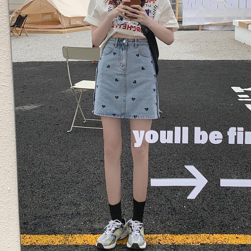 chân váy jean Chữ A Lưng Cao Thêu Hình Trái Tim Xinh Xắn | BigBuy360 - bigbuy360.vn