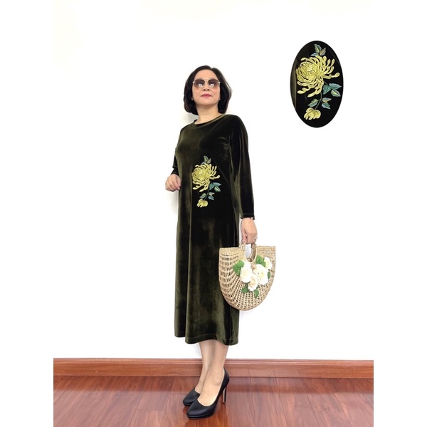 Váy nhung cao cấp thêu họa tiết cạnh sườn sang trọng quý phái