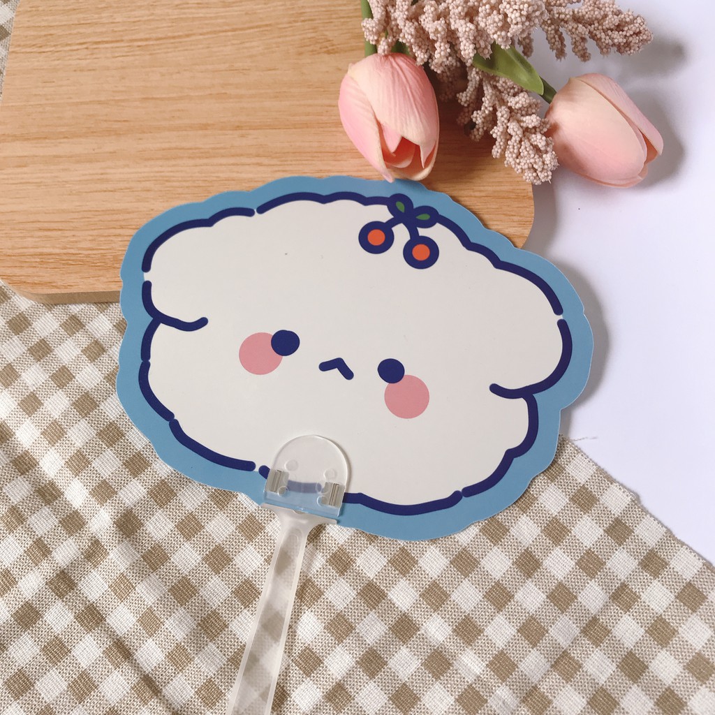 Quạt nhựa cầm tay xua tan nắng hè nhiều hình cute