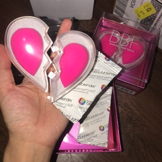 Mút Beauty Blender có hộp đựng