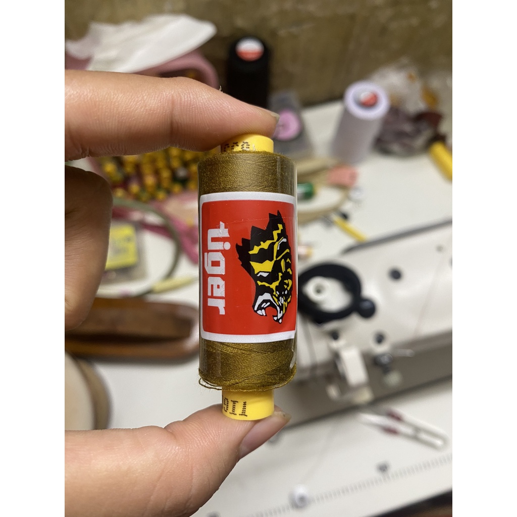 Chỉ may tiger 2 màu trắng đen giá rẻ, chỉ tiger màu | Tiệm May Bí Ngô