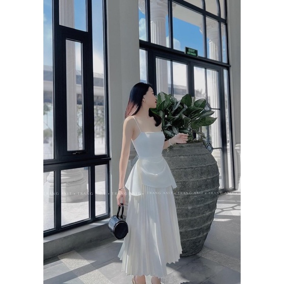 Set pelum hai dây trắng chân váy midi dập ly