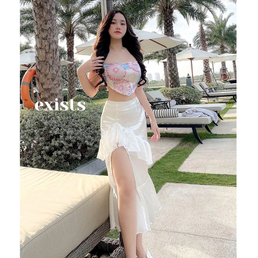 Chân váy lụa xẻ cao viền bèo màu trắng EXCV28 EXISTS BEAUTY | BigBuy360 - bigbuy360.vn