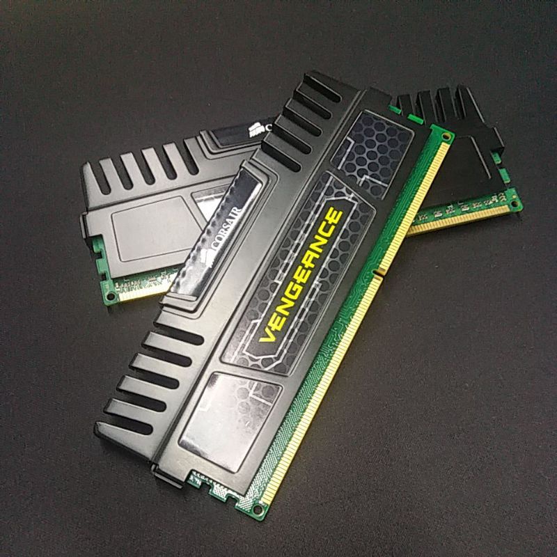 Ram máy tính DDR3 4G Corsair có tản nhiệt