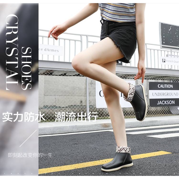 Giày đi mưa đế mềm không thấm nước cho nữ