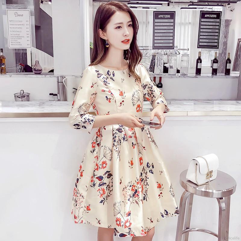 Đầm cổ tròn in hoa mùa hè