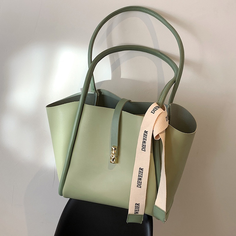 Túi đeo vai IELGY sức chứa lớn phối dây ruy băng màu sắc tương phản cho nữ