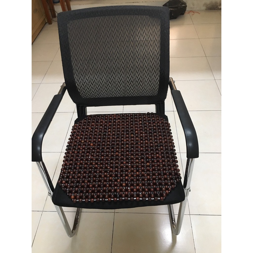 Đệm lót ghế văn phòng hạt gỗ Trắc hạt 12ly - Kích thước 45cm x 45cm ( hình thật )