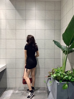 Váy rút dây khoét ngực