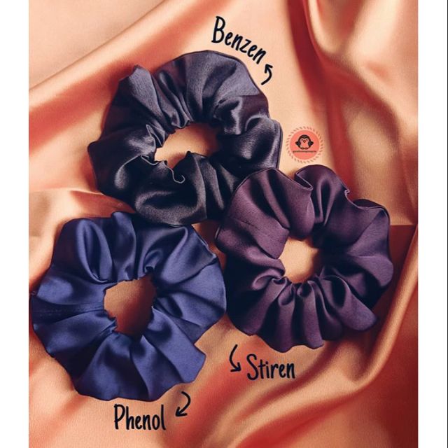 Scrunchies (Vòng cột tóc)