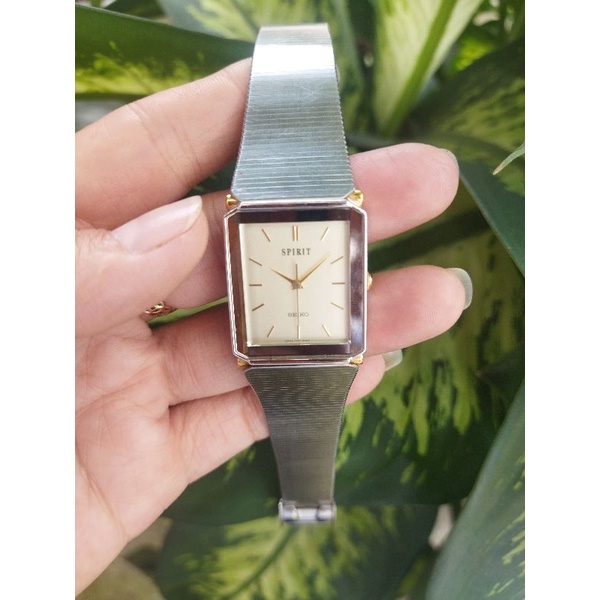 Đồng hồ Nam Tank dây thép thương hiệu Seiko