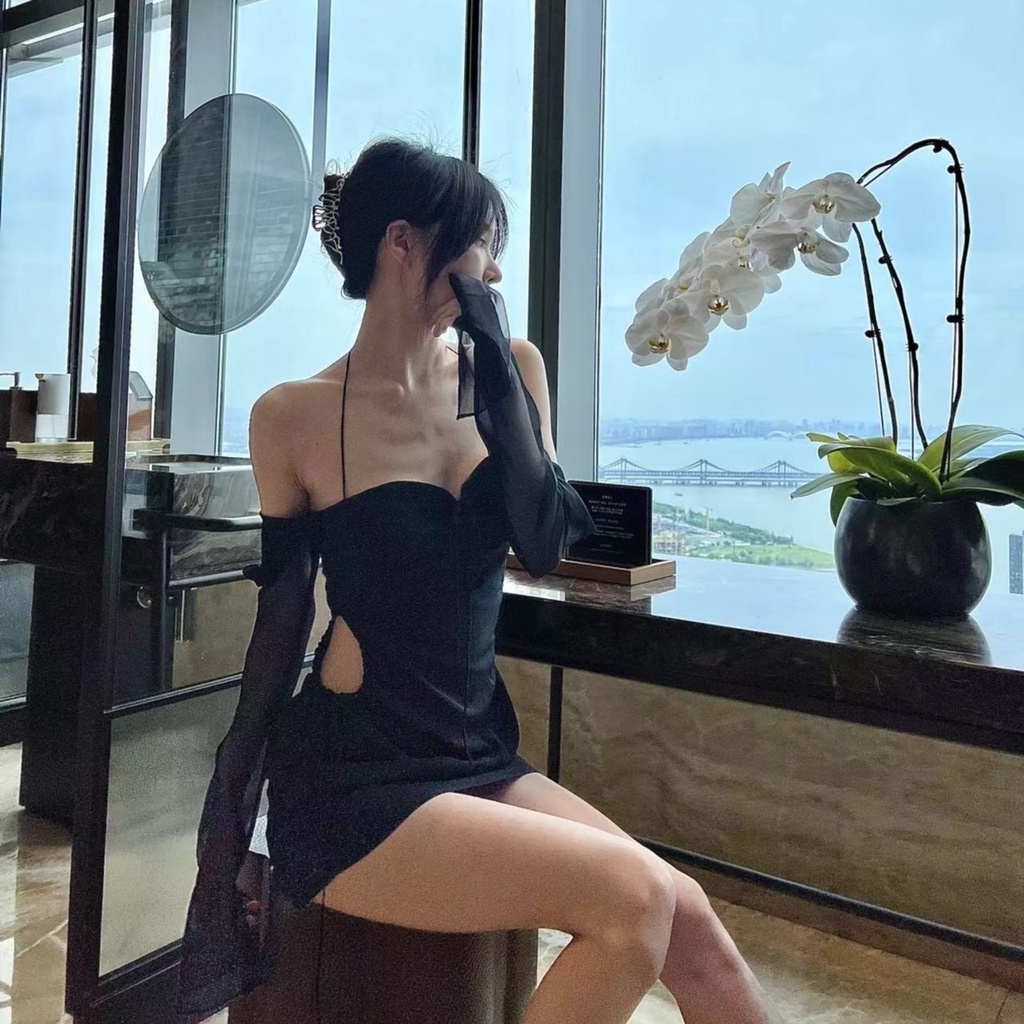 Váy cut out eo dài tay chất liệu voan lụa rủ mềm