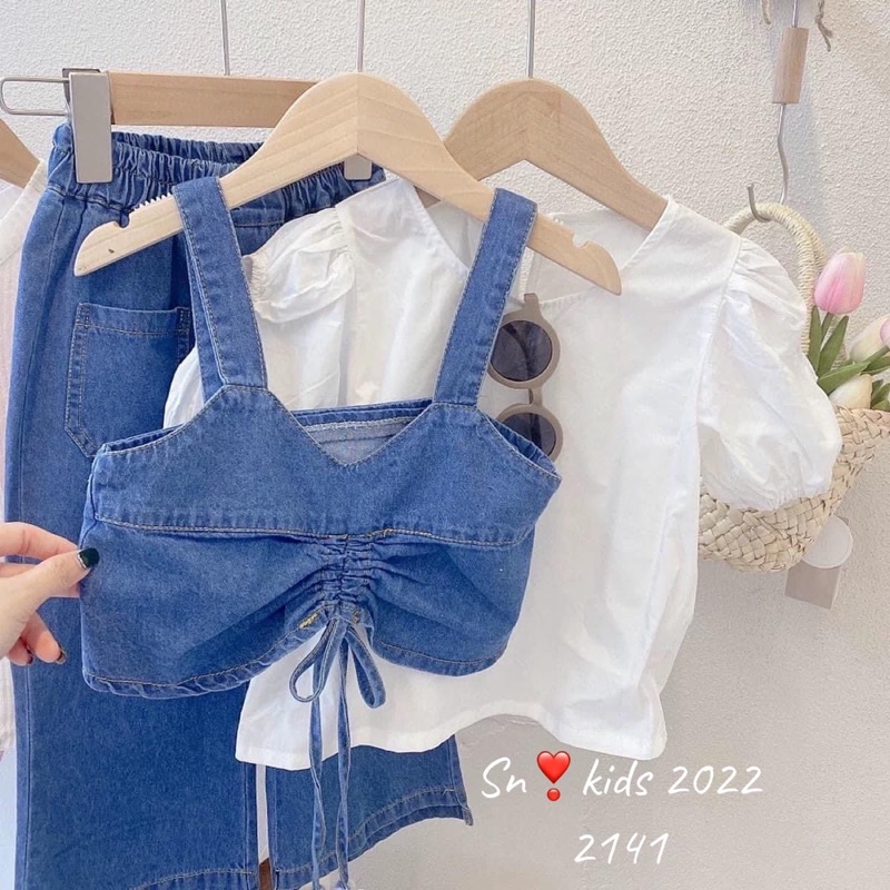 Set áo trắng kèm yếm jean rút dây cho bé gái