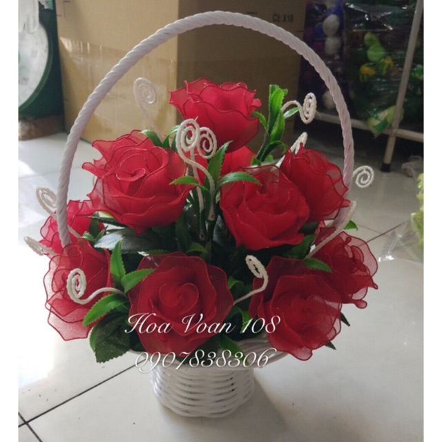 Giỏ hoa hồng bằng voan