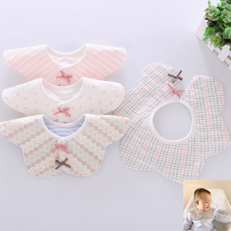 Yếm ăn in hình dễ thương cho bé