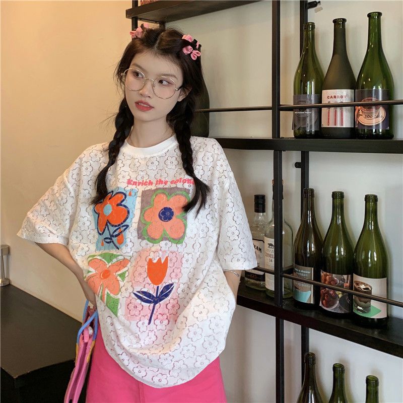 Áo thun nữ đáng yêu màu trắng ren đục lỗ in hình 4 bông hoa dáng rộ g oversize