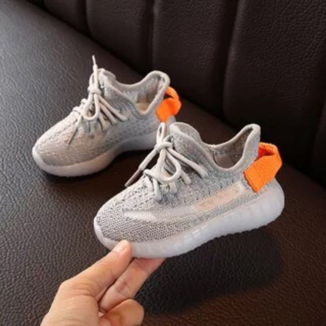 Giày thể thao đế dạ quang ( Liên hệ trước với shop )