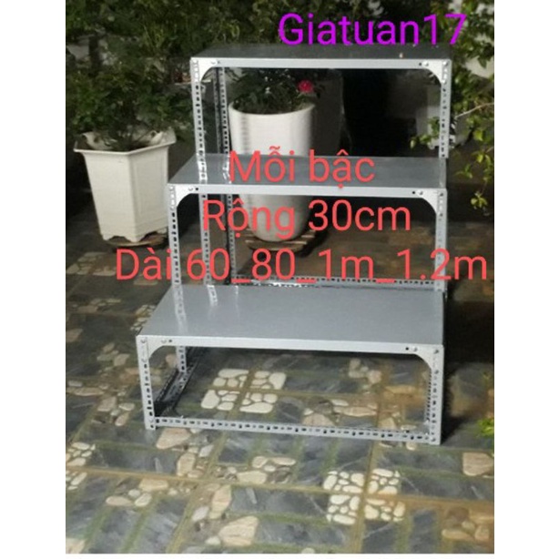Kệ mâm sắt V lỗ 3 bậc thang(R30cm,dài 60_80_1m_1.2m) trụ bằng V3x3cm và V4x4cm