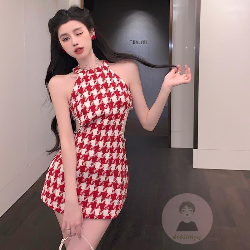 Đầm Dáng Ôm Sát Nách Cổ Yếm Khoét Lỗ Đính Đá Lấp Lánh