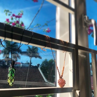 Vòng cổ dây chuyền macrame Strawberry Quartz