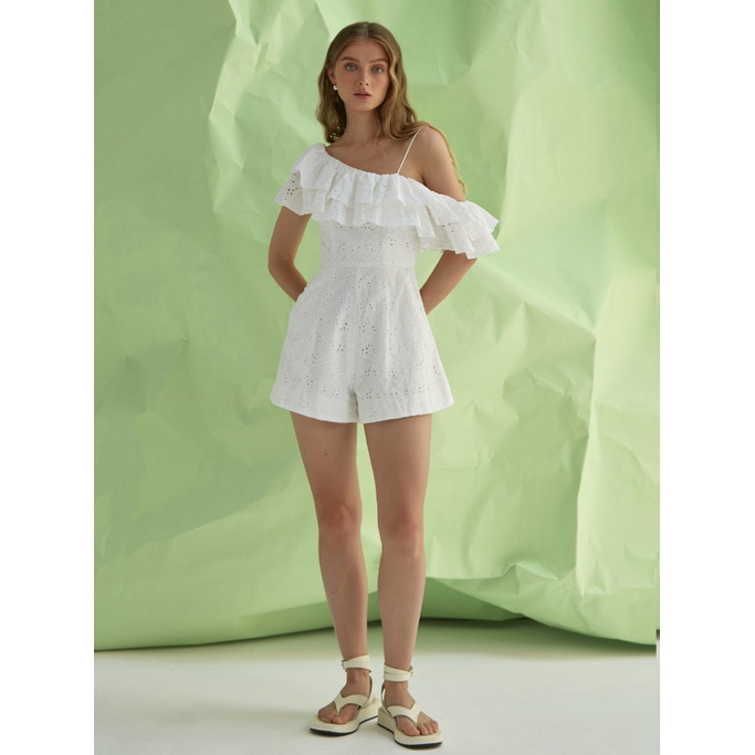 COCO SIN - Jumpsuit Ren Trắng Lệch Vai