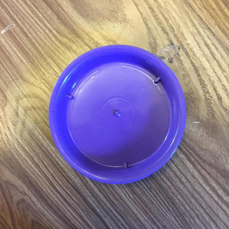 Đĩa tròn lót chậu đường kính cả đĩa 12 cm, lòng đĩa 10 cm