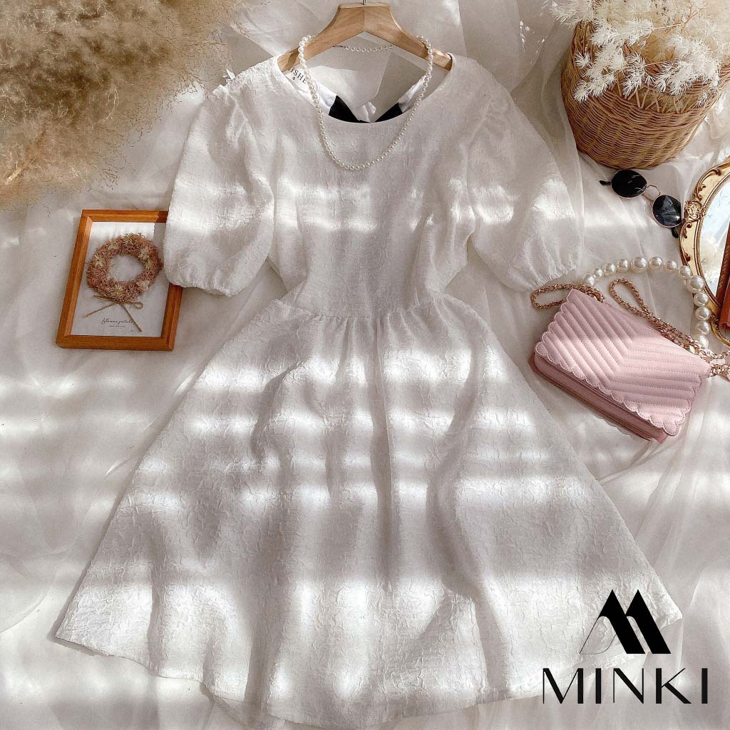 ĐẦM TRẮNG NƠ HỞ LƯNG - CHẤT LIỆU GẤM XỐP CAO CẤP - TRẮNG VÂN NỔI | BigBuy360 - bigbuy360.vn