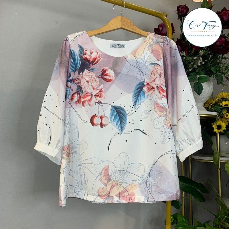Áo kiểu trung niên nữ cho bà cho mẹ màu trắng hoa lạ thiết kế nổi bật CC5 - Thời trang Cát Tường