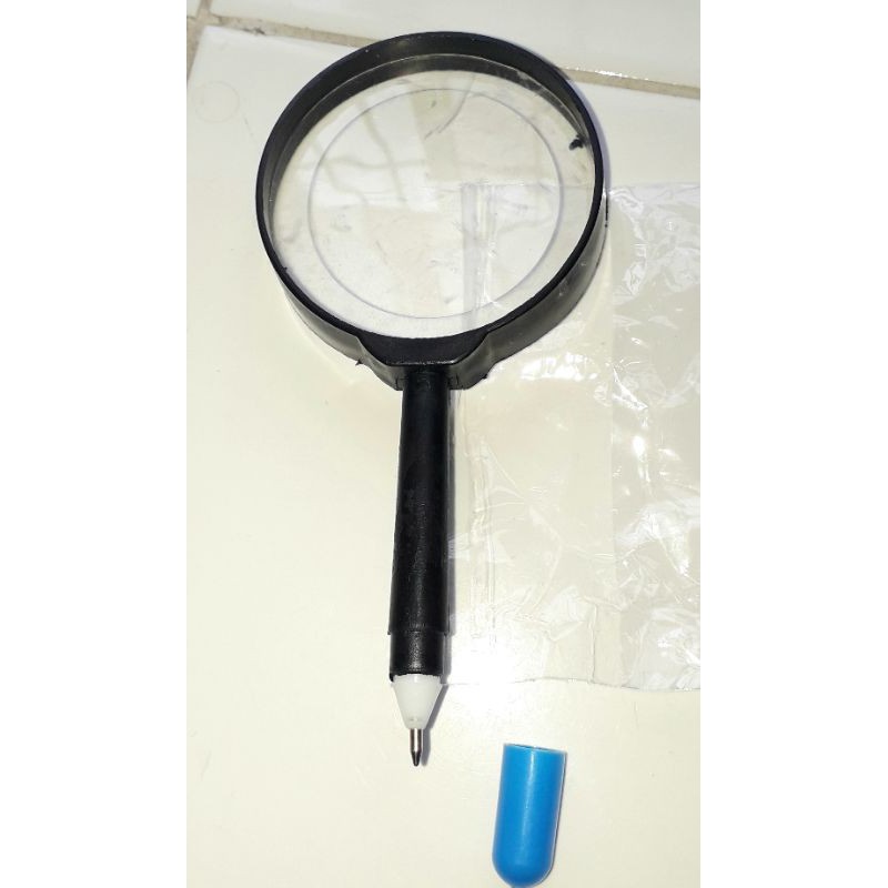 Mô hình một chiếc kính lúp loại lớn bằng nhựa 2 trong 1