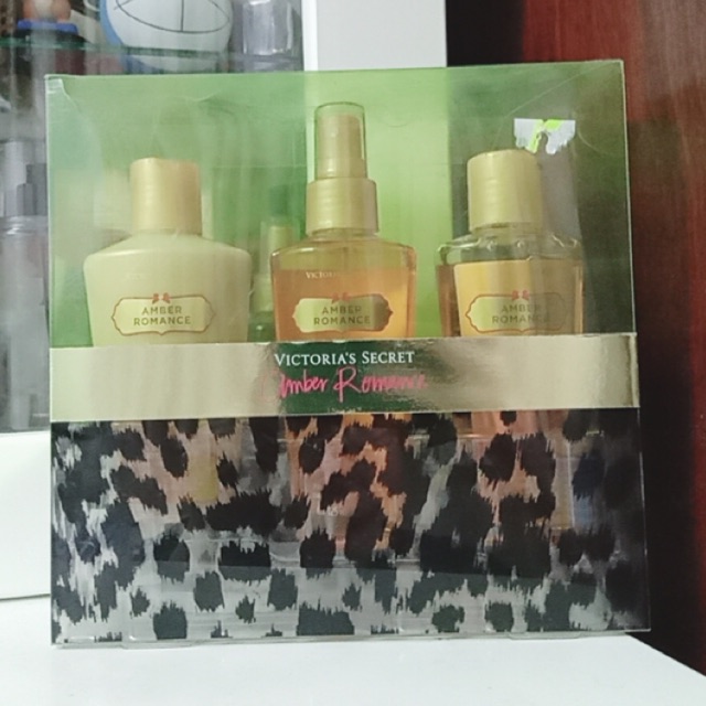 Unbox - Bộ sản phẩm set 3 chai Amber romance 125ml Victoria secret | Thế Giới Skin Care