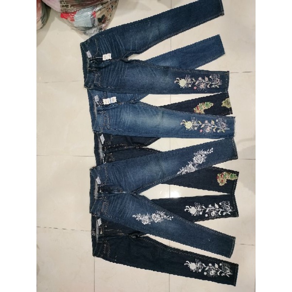 Quần jean thêu vnxk