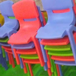 Ghế nhựa đúc cho bé