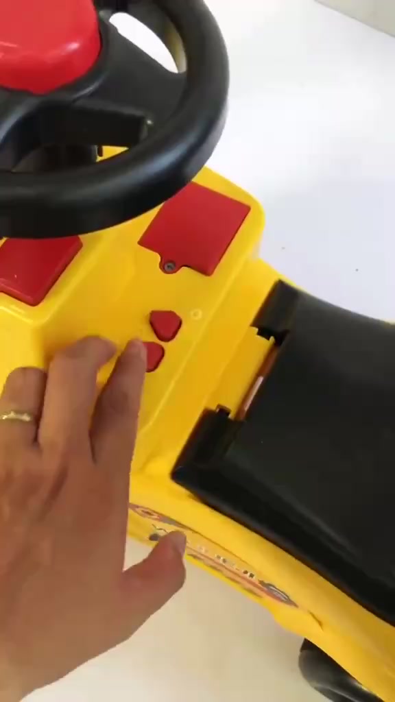 Xe cần cẩu chòi chân, xe đồ chơi cần cẩu cho bé có phát nhạc nhựa cứng cáp an toàn