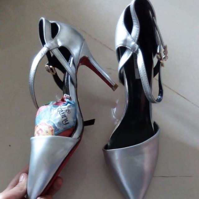 Giày chuc trần