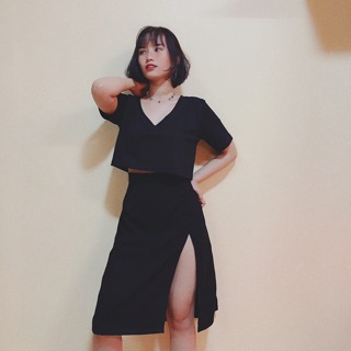 Top Vneck đen Hàng TK - shop chọn vải🎀 𝑺𝒂̉𝒏 𝒑𝒉𝒂̂̉𝒎 𝒄𝒐́ 𝒔𝒂̆̃𝒏 𝑨̉𝒏𝒉 𝒕𝒉𝒂̣̂𝒕 𝒔𝒉𝒐𝒑 𝒄𝒉𝒖̣𝒑