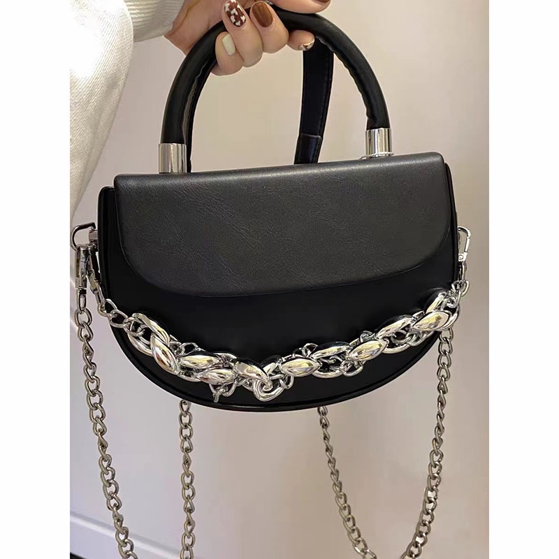 Túi Đeo Chéo Hình Bán Nguyệt Phối Dây Xích 2022 Thời Trang Cho Nữ