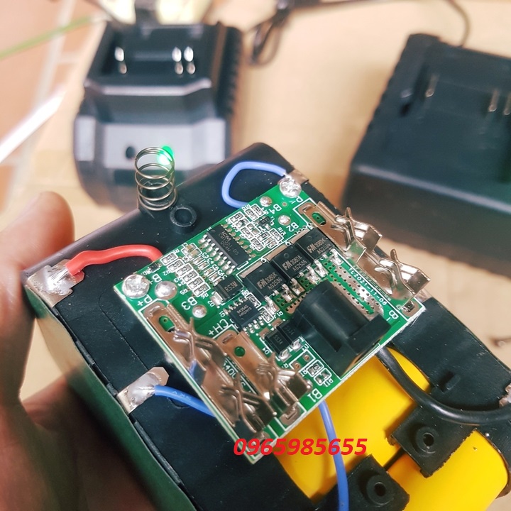 Pin máy khoan, máy siết bulong HUKAN 15cell 21V Li-ion chân pin phổ thông cho dòng máy khoan, siết, mài, cưa pin